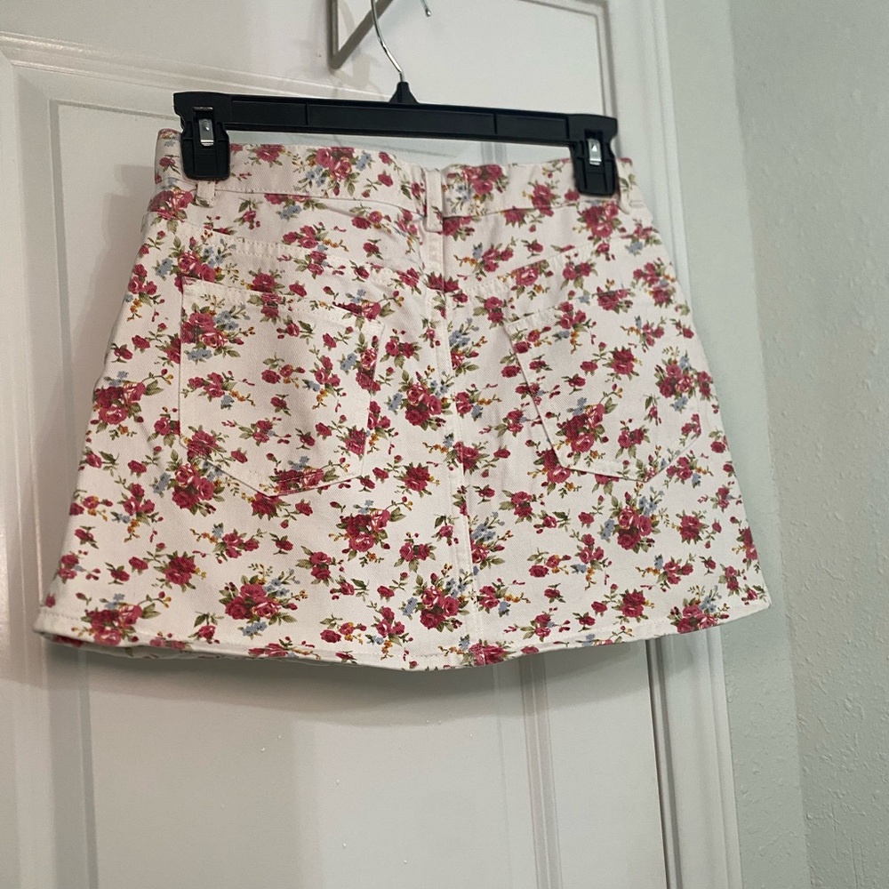 Zara White Floral A-Line Skirt with Pink/Red Flowers